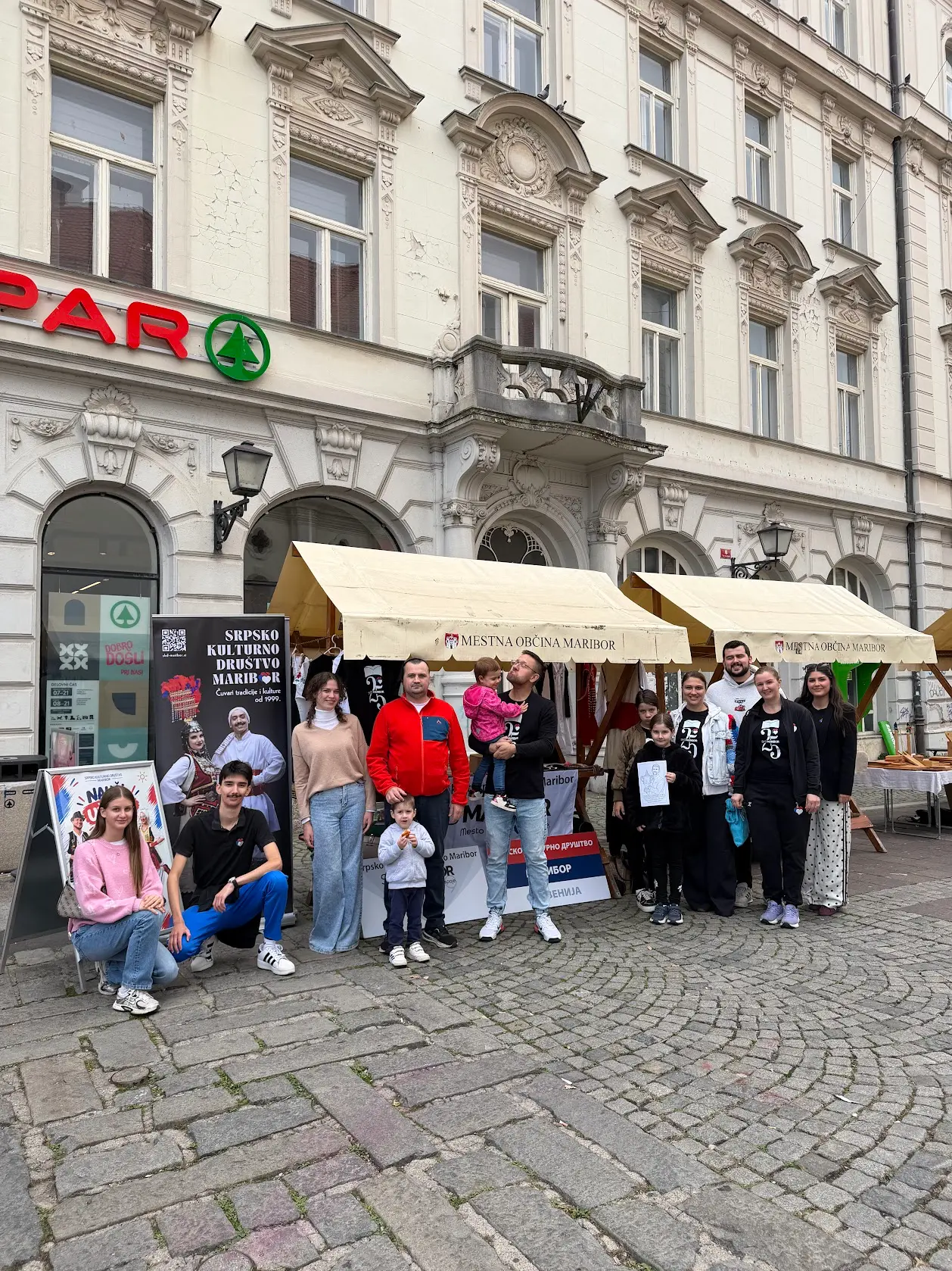 Zajednička fotografija članova Društva u centru Maribora