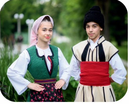 Deca u narodnim nošnjama