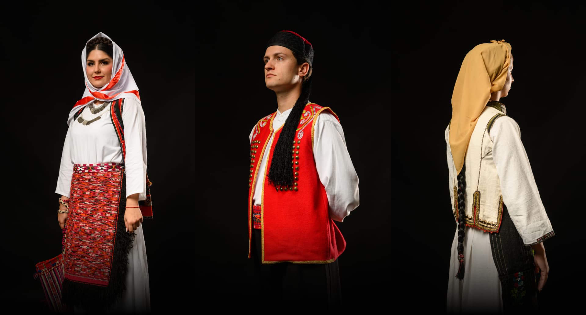 Članovi Srpskog kulturnog društva Maribor u tradicionalnim narodnim nošnjama